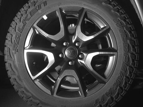 Used 2025 Jeep Compass Trailhawk AWD/4WD image 15