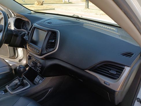 Used 2014 Jeep Cherokee Limited w/ Technology Group image 20