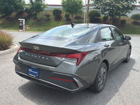 Used 2024 Hyundai Elantra SEL FWD image 8