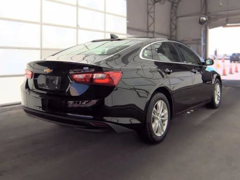 Used 2018 Chevrolet Malibu Hybrid FWD image 2