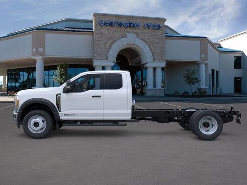 New 2025 Ford F550 4x4 SuperCab Super Duty image 3