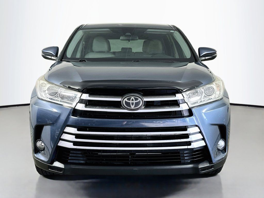 Used 2017 Toyota Highlander Plus FWD image 2