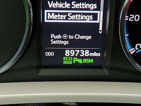 Used 2018 Toyota RAV4 Limited image 16