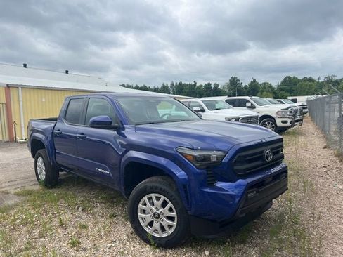 Used 2025 Toyota Tacoma SR5 AWD/4WD image 6