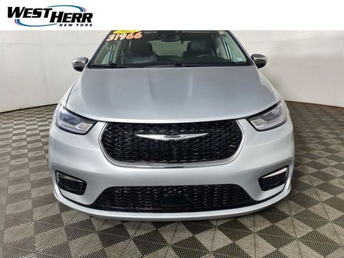 Used 2023 Chrysler Pacifica Limited FWD image 24