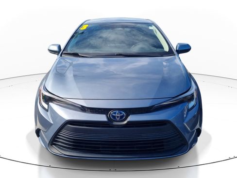 Used 2023 Toyota Corolla LE FWD image 2