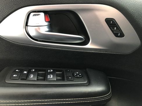 Used 2023 Chrysler Pacifica Touring-L w/ S Appearance Package FWD image 37