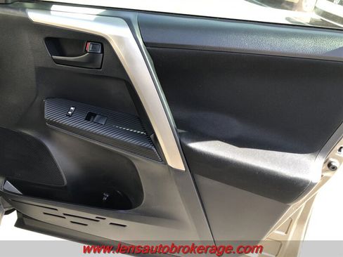 Used 2014 Toyota RAV4 LE FWD image 21