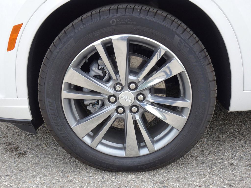 Certified 2025 Cadillac XT6 Premium Luxury AWD/4WD image 27