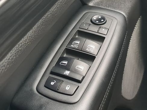 Used 2021 Jeep Grand Cherokee Laredo X image 22