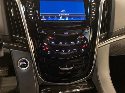 Used 2017 Cadillac Escalade Platinum image 13