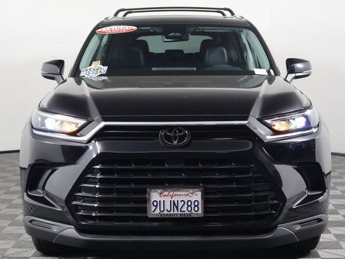 Used 2025 Toyota Grand Highlander XLE FWD image 2