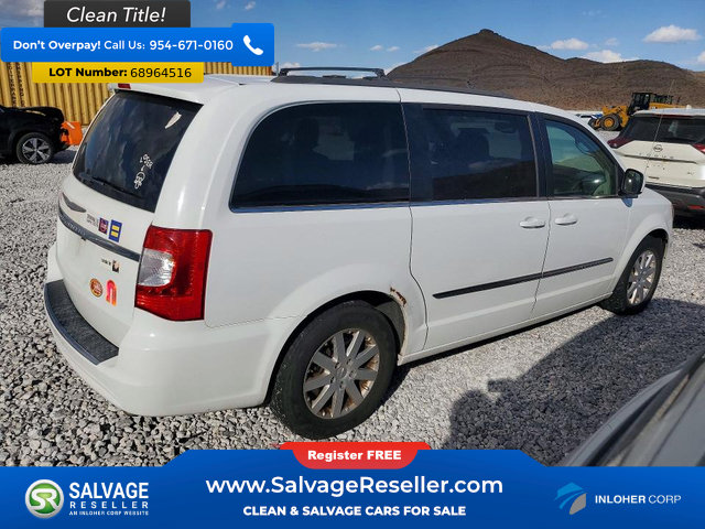 Used 2014 Chrysler Town & Country Touring FWD image 4