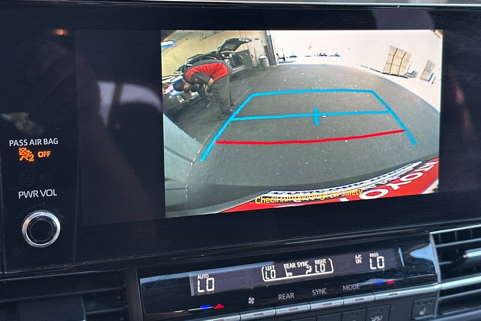 Used 2026 Toyota Sienna XLE FWD image 19