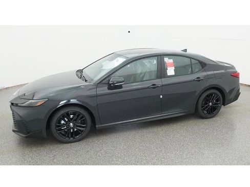 New 2026 Toyota Camry SE image 2