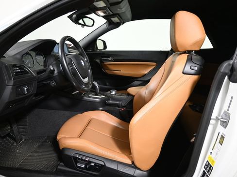 Used 2020 BMW 230i xDrive Convertible w/ Premium Package AWD/4WD image 3