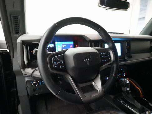 Used 2021 Ford Bronco Badlands image 4