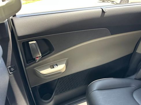 New 2025 Kia Carnival EX image 15