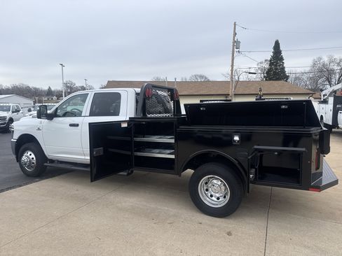 New 2026 RAM 3500 Tradesman w/ Chrome Appearance Group image 2