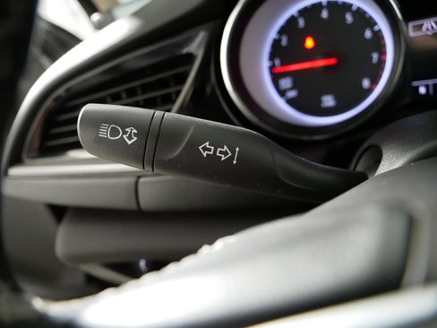 Certified 2018 Buick Regal Preferred FWD image 30