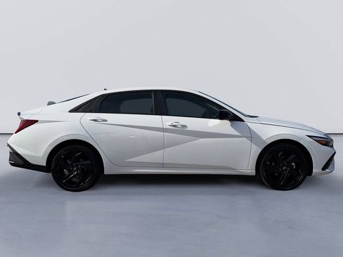 New 2026 Hyundai Elantra SEL FWD image 2
