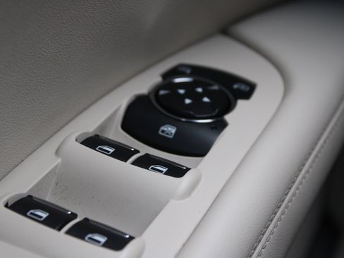 Used 2020 Lincoln MKZ image 12