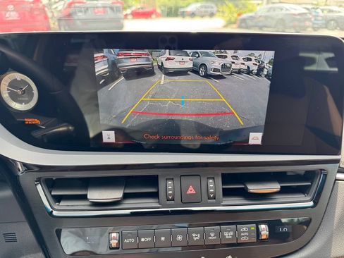 Used 2025 Lexus ES 300h F Sport FWD image 25