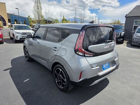 Used 2023 Kia Soul EX image 7