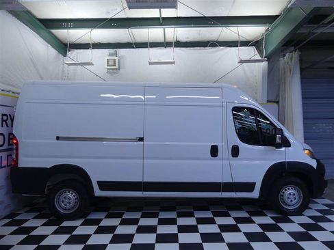 Used 2024 RAM ProMaster 2500 w/ Convenience Group FWD image 25