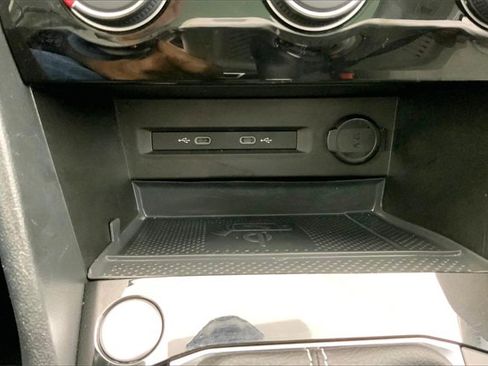 Certified 2023 Volkswagen Taos SE w/ Panoramic Sunroof Package image 33