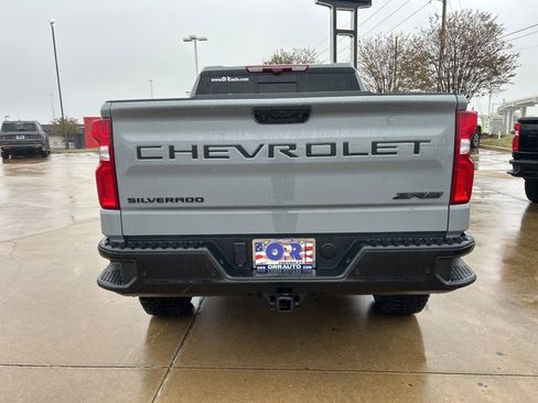 Used 2025 Chevrolet Silverado 1500 ZR2 w/ Technology Package image 6