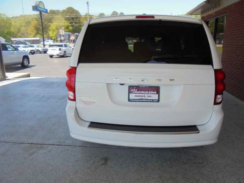 Used 2020 Dodge Grand Caravan SE w/ UConnect Hands-Free Group image 4
