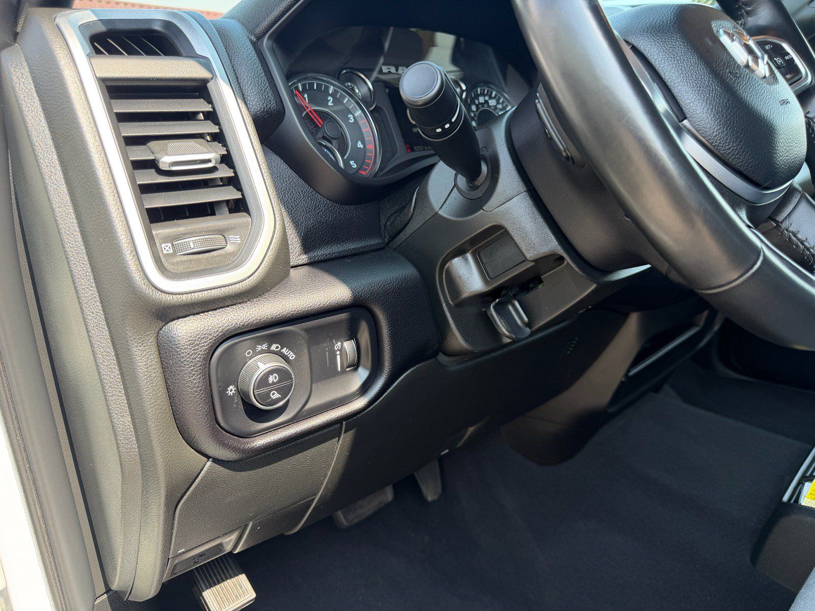 Used 2024 RAM 3500 Big Horn AWD/4WD image 27