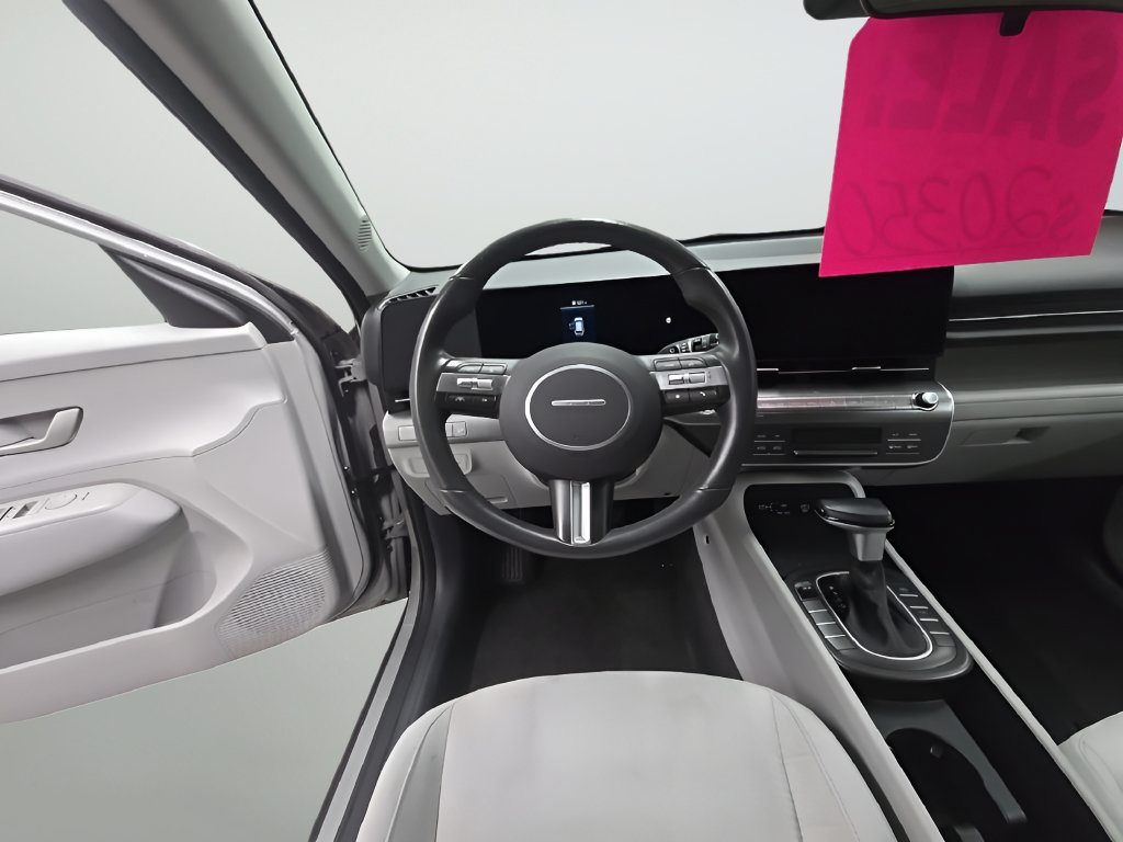 Certified 2025 Hyundai Kona SEL FWD image 30