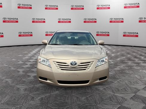 Used 2009 Toyota Camry LE FWD image 2