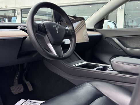 Used 2021 Tesla Model Y Long Range image 14