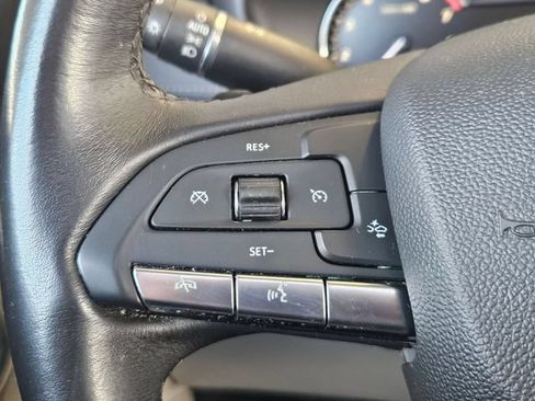 Used 2022 Cadillac XT4 Premium Luxury w/ Enhanced Visibility Package FWD image 11