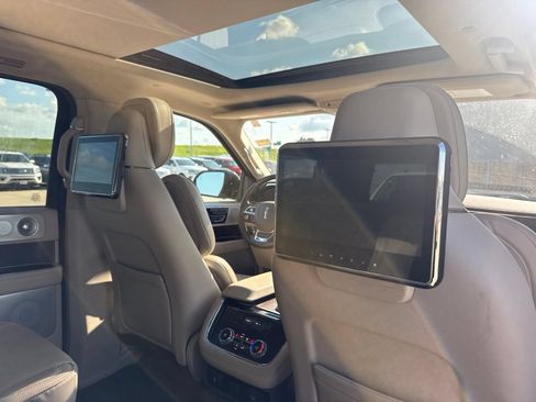 Used 2019 Lincoln Navigator L Reserve AWD/4WD image 7