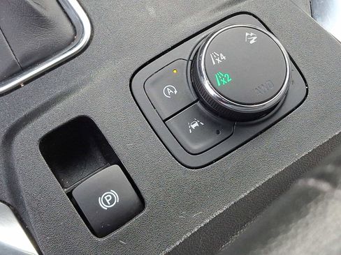 Used 2023 Chevrolet Traverse LT image 24