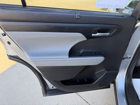 Certified 2023 Toyota Highlander XLE image 27