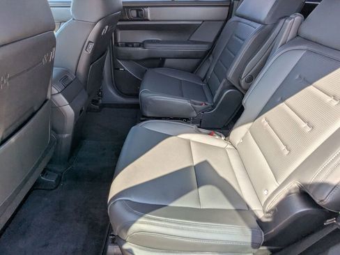 Used 2025 Hyundai Santa Fe Calligraphy image 18