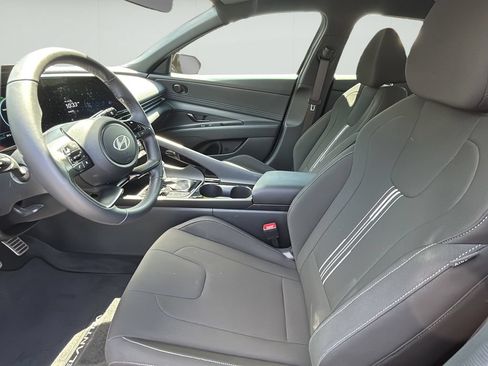 Certified 2025 Hyundai Elantra SEL FWD image 18