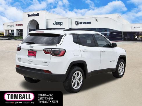 Used 2024 Jeep Compass Latitude AWD/4WD image 7