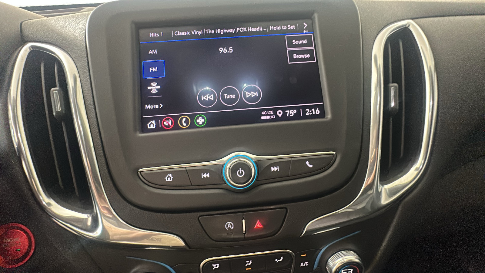 Used 2023 Chevrolet Equinox LT AWD/4WD image 25