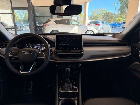 Used 2025 Jeep Compass Limited image 28