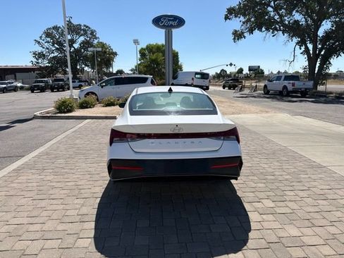 Used 2025 Hyundai Elantra SEL FWD image 4