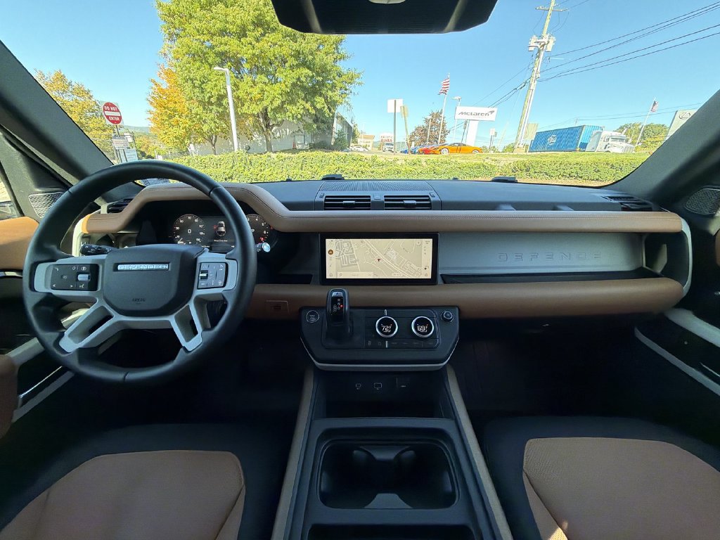 Used 2024 Land Rover Defender 110 X-Dynamic SE AWD/4WD image 18