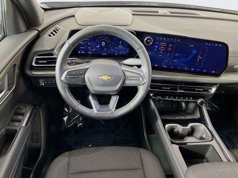 Used 2025 Chevrolet Traverse LT image 22