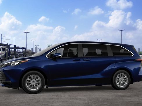 New 2026 Toyota Sienna LE image 3