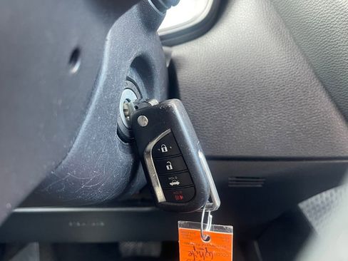 Used 2022 Toyota Corolla LE image 20